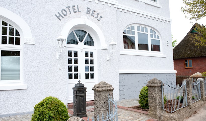 Hotel Bess Albersdorf | Haupthaus mit Einbettzimmern und Zweibettzimmern, Wintergarten, Fitnessraum und Sauna