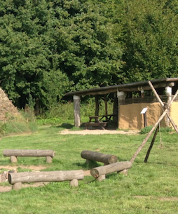 Hotel Bess Albersdorf | Archäologisch-Ökologisches Zentrum Albersdorf (AÖZA) | Steinzeitlicher Feuerplatz