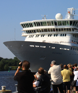 Hotel Bess Albersdorf | Nord-Ostsee-Kanal (NOK) | Schiffsbegrüßungsanlage Rendsburg